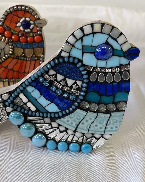 Mosaic Tiles Crafts, Mosaic Birdbath, Bird Template, Mosaic Art Diy, Mosaic Rocks, Mosaic Pots, Mosaic Animals, Mosaic Garden Art, Mosaic Birds