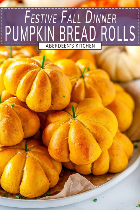 Thanksgiving Bread Rolls, Pumpkin Dinner Rolls Recipe, Pumpkin Bread Rolls, Thanksgiving Bread Recipes, Homemade Rye Bread, Fresh Pumpkin Recipes, Thanksgiving Bread, Pumpkin Recipes Dinner, Tiny Pumpkins