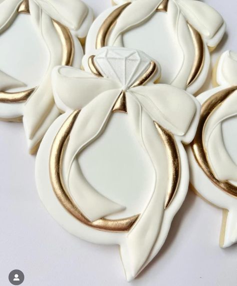 Black White Wedding Cookies, Nikkah Cookies, Bridesmaids Proposal Cookies, Engagement Party Cookie Ideas, Cute Wedding Cookies, Bridesmaid Proposal Cookie Ideas, Bride Cookies Decorated, Proposal Cookies, Cookie Place Cards