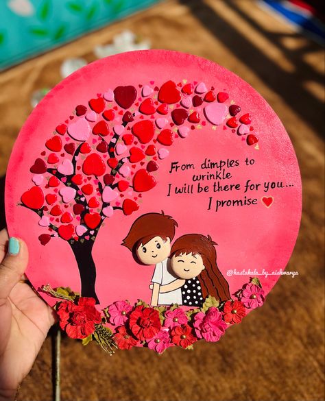 #artwork #couple #cartoon #giftsforfriends #giftideas #anniversarygiftideas #wallhangings #walldecoration #walldecorationideas #romantic #handmade #handmadehomedecor #handmadewithlove #3dart #handmadegiftideas Lippan Art For Couple, Handmade Gift For Couple, Clay Couple Ideas, Couple Clay Art, Clay Wall Art, Art And Craft Videos, Art Decor Diy, Handmade Wall Art, Art N Craft