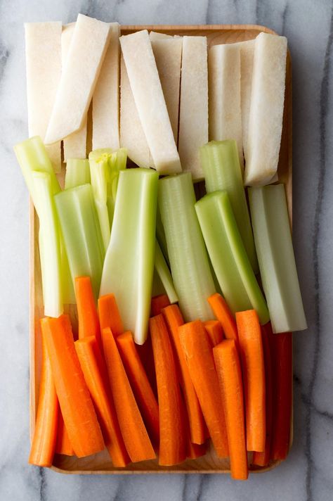 If You Want to Eat Way More Vegetables Keep a Crudité Platter in the Fridge — Tips from The Kitchn. Try sticks of jicama or carrot; quartered 3-inch lengths of cucumber; blanched green beans, Brussels sprouts, broccoli or cauliflower; celery and cherry tomatoes. Fridge Tips, Crudite Platter, Lunch Appetizers, Rice Ingredients, Raw Vegetables, Food History, Food Culture, Good Eats, Cooking Tips