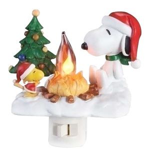 Snoopy and Woodstock Campfire Night Light Campfire Nightlight, Hello Kitty Imagenes, Christmas Night Light, Peanuts Snoopy Woodstock, Peanuts Christmas, Snoopy Christmas, Christmas Night, Snoopy And Woodstock, Peanuts Snoopy