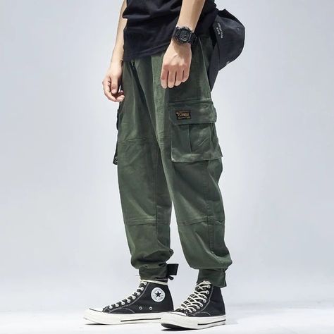 Street Wear Cargo Pants Men, Army Fashion Man, Army Look Fashion, Men Joggers Outfit, Green Pants Outfit Men, Japanese Cargo Pants, Outfit Army, Cargo Fashion, Japanese Street Fashion Men