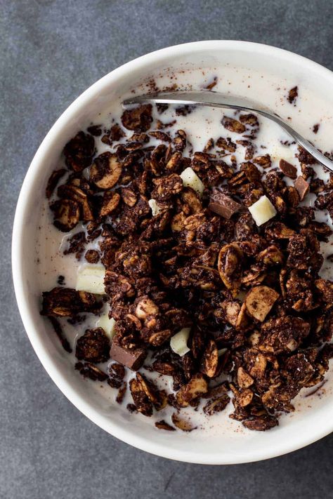 6-Ingredient Chocolate Granola Healthy Granola Clusters, Cereal Mixes, Chocolate Granola Recipe, Granola Recipe Healthy, Granola Clusters, Chocolate Cereal, Clean Breakfast, Healthy Granola, 2024 Recipes