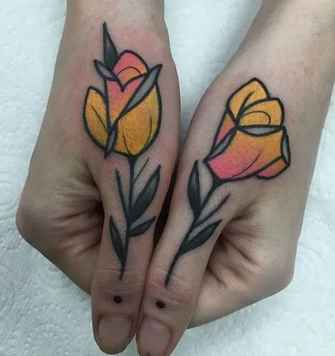 Places To Get Tattoos, Traditional Tattoo Flowers, Tattoo Old School, Geniale Tattoos, Top Tattoos, Rose Tattoos, Finger Tattoos, Rose Tattoo, Tattoo Styles