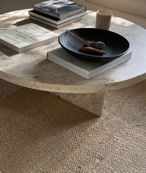 Coffee Table Styling, Minimal Home, Table Styling, Design Visual, Minimalist Designs, Living Room Inspo, Photo Design, Play Room, Interior Inspo