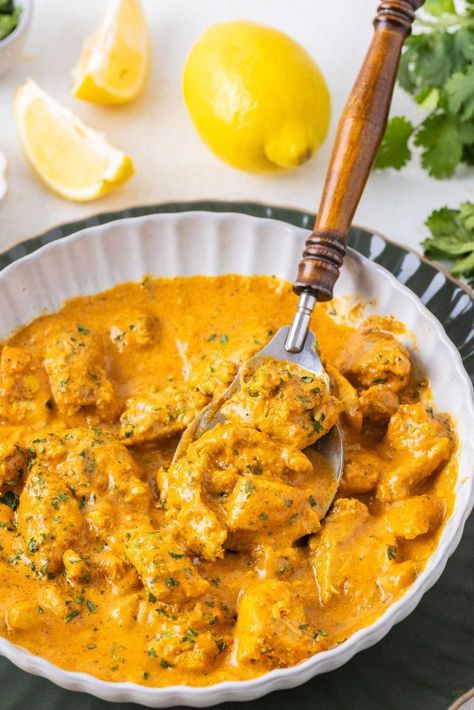 Indian butter chicken in the bowl Curry Yogurt Chicken, Creamy Chicken Thighs Recipes, Indian Chicken Thigh Recipes, Yogurt Chicken Thighs, Butter Chicken Recipe Video, Indian Butter Chicken Recipe, Chicken Thigh Marinade, Butter Chicken Recipe Indian, Yogurt Curry