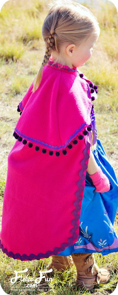 You can make a cape that is inspired by Princess Anna's cape form Disney's Frozen . This DIY costume idea is perfect for your little Disney Princess. The video makes it easy to sew. How To Make A Cape, Anna Cape, Cape Tutorial, Princess Cape, Diy Cape, Anna Costume, Costume Princess, Anna Disney, Cape Pattern