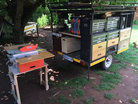 My mobile workshop. I have my complete workshop in a 1.5 m x 2 m trailer that I can take wherever I want to do a project. Mobile Workshop Trailer, Workshop Trailer, Tool Trailer, Welding Trailer, Truck Bed Organization, Van Shelving, Work Trailer, Trailer Organization, Work Van