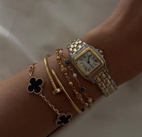 Bracelets With Watches Layering, Watch With Bracelets Women, Money Accessories, Jihoon Kim, Unhealthy Obsession, Girls Stuff, Cartier Panthere, Indie Jewelry, Photos Inspo