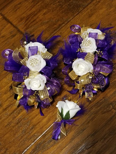 Purple And Gold Corsage, Gold Corsage, Corsage And Boutonniere, Corsage Prom, Hen House, Corsage Wedding, Floral Ideas, House Designs, Wedding Attire