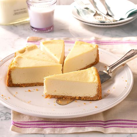 Vanilla Cheesecake Vanilla Cheesecake Recipes, Keju Cheddar, Cream Cheese Desserts, Easter Menu, Vanilla Recipes, Vanilla Cheesecake, Clam Recipes, How To Make Cheesecake, Rich Desserts