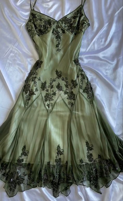 22th Birthday, Clothing Aesthetics, Green Prom Dresses, Tea Length Prom Dress, Whimsical Dress, Green Prom, Floral Prom Dresses, Dream Outfits, Prom Dress Inspiration