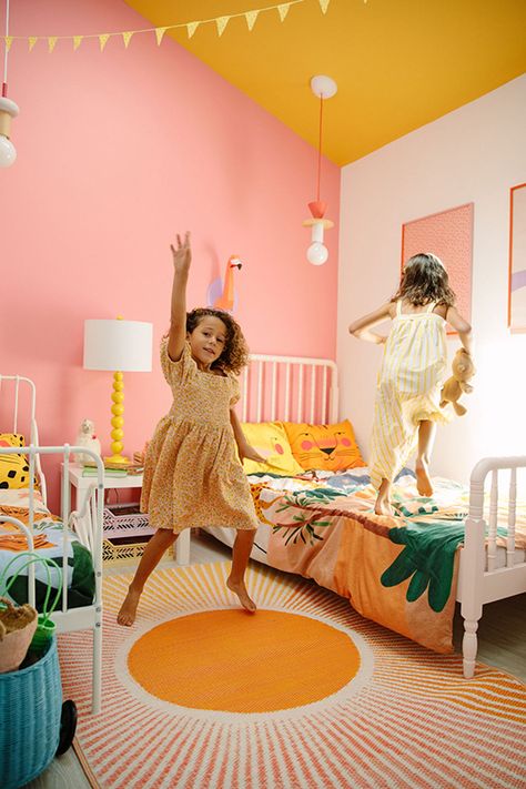 Bedroom Ideas Pink And Orange, Children Room Colour Ideas, Girls Orange Bedroom, Toddler Girl Room Colorful, Colourful Childrens Bedroom, 70s Kids Room, Colorful Childrens Room, Kids Room Colorful, Orange Girls Bedroom