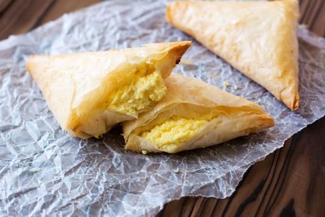 Tiropita Recipe, Greek Cheese Pie, Cheese Triangles, Balkan Food, Greek Recipes Dessert, Greek Recipes Authentic, Greek Pastries, Greek Appetizers, Greek Cheese