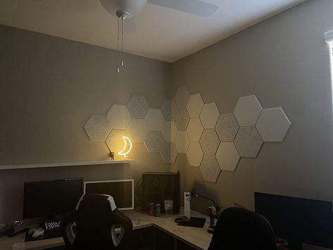 Sound Proof Room Design, Home Office Sound Panels, Sound Dampening Wall Panels, Sound Proof Wall Ideas, Room Acoustics Sound Proofing, Sound Proof Wall Art, Sound Proof Gaming Room, Sound Proof Office Space, Hexagon Acoustic Panels Wall Design