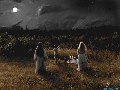 drawing down the moon Loreena Mckennitt, Spells That Really Work, Witch Pictures, Full Moon Ritual, Three Women, Season Of The Witch, Spells Witchcraft, Beltane, Samhain