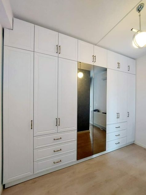 Wall Wardrobe Design, Dream Closet Design, Closet Design Layout, Modern Cupboard Design, Luxury Closets Design, Bedroom Door Design, Bedroom Cupboard Designs, Wardrobe Interior Design, Closet Layout