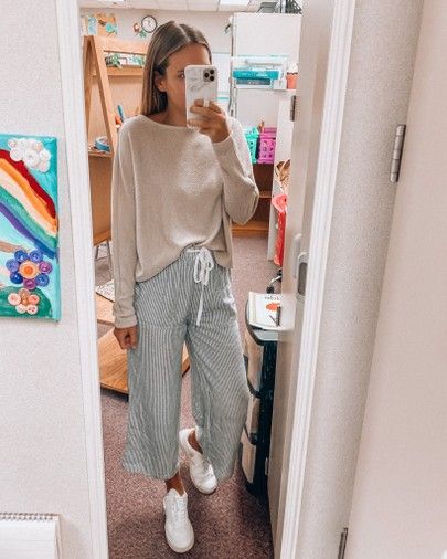 Cropped Sweatpants Outfit, Substitute Outfits, Slp Outfits, Comfy Teacher Outfits, Student Teaching Outfits, Casual Teacher Outfit, Dress With Pants, Sweatpants Outfit Ideas, Pants Ideas