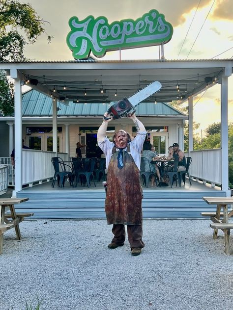 This Horror-Themed Restaurant In Texas Is Perfectly Macabre In All The Right Ways Central Cafe, Theme Restaurant, Southern Restaurant, Themed Restaurant, Texas Restaurant, Victorian Buildings, Restaurant Ideas, Texas Chainsaw, Horror Themes