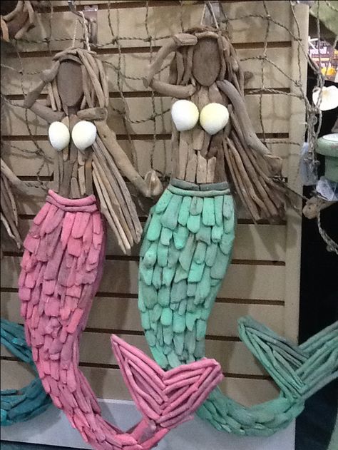 Driftwood mermaid Childrens Rooms, Driftwood Diy, Dengeki Daisy, Nautical Crafts, Driftwood Projects, Driftwood Wall Art, Cd Crafts, Mermaid Painting, Sea Crafts