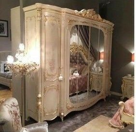 Vintage Glamour Home Decor, Light Pink Vanity Chair, Colorful Nursery Aesthetic, Casa Vintage, Mirror On The Wall, Aesthetic Rooms, Pretty Room, Dream Room Inspiration, Chic Bedroom