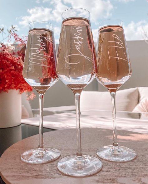 Bachelorette Wine Glasses, Sparkle Bachelorette Party, Bridal Party Champagne Glasses, Bridesmaid Champagne Glasses, Bachelorette Party Glasses, Elegant Wedding Themes, Personalized Glassware, Bachelorette Party Supplies, Custom Glasses