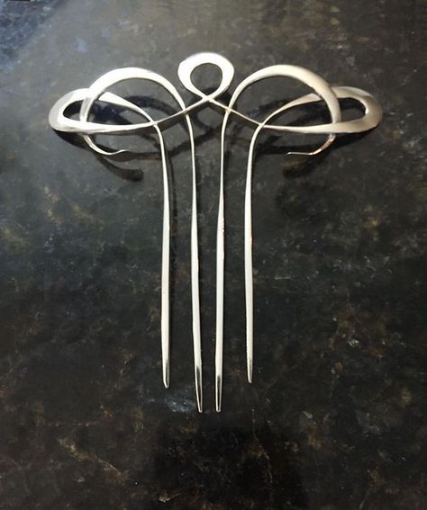 Blacksmithing Projects, Bijoux Art Deco, Silver Hair Comb, Bijoux Art Nouveau, Motif Art Deco, Vintage Hair Combs, Art Nouveau Jewelry, Art Nouveau Style, Deco Jewelry