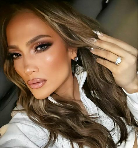 Jlo Makeup, Jlo Hair, Bronze Smokey Eye, Pageant Hair, Makeup Selfie, Eye Makeup Pictures, Photo Makeup, Gorgeous Eyes, Ben Affleck