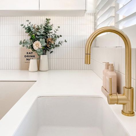 INTERIOR DESIGN | STYLING & DECORATING on Instagram: "Pure perfection in every detail ✨ This renovated kitchen is a dream come true with its bright white finishes, brushed brass tapware, and stunning white kitkat tiles 🤌🏽 #kitchengoals Who says you can't have both style and functionality in your space? 🙌🏼 #kitchenrenovation #whitestyle #brushtapware #kitkattiles #dreamkitchen" Kitkat Tiles, White And Brass Kitchen, Bathroom Tile Inspiration, Beach Kitchens, Tile Inspiration, Kitchen Inspiration Design, Kit Kat, Tile Samples, Kitchen Style