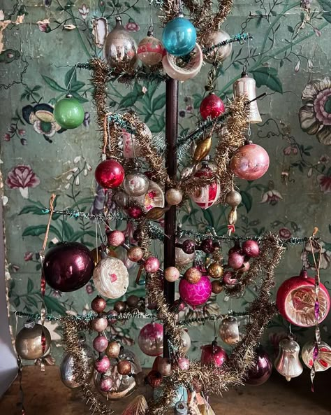 Chasing Money, Moody Christmas, Charlie Brown Tree, Sugar Plums, Bohemian Christmas, Thriller Novels, Vintage Inspired Christmas, Vintage Christmas Gifts, John Derian