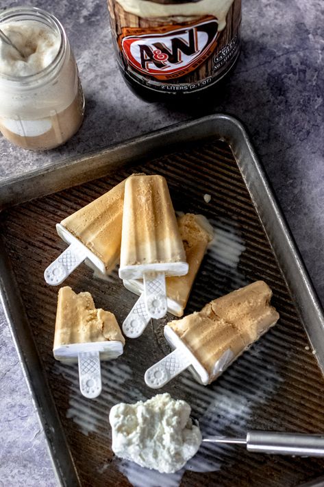 Root Beer Float Popsicles - Lolo Home Kitchen Root Beer Float Popsicles, Beer Float, Root Beer Float, Popsicle Molds, Ice Cream Popsicles, Ice Cream Treats, Popsicle Recipes, Orange Creamsicle, Beer Tasting