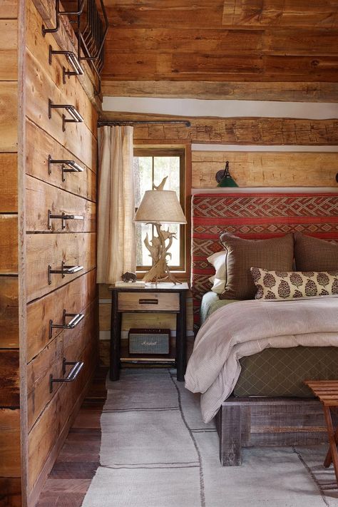 Taylor River Lodge, Colorado - Hotel Review | House & Garden Vrbo Decorating Ideas Cabin, Morroco House, Mountain Bedrooms, Abandoned Resort, Four Bunk Beds, Minimalist Cabin, Village Center, Cabin Vibes, Lodge Look