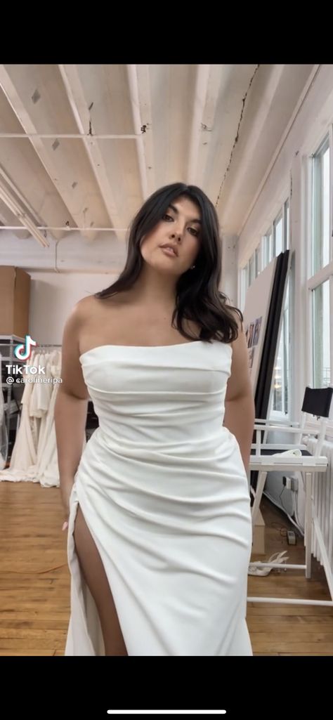 Plus Size Old Hollywood Wedding Dress, Wedding Dresses For Fuller Bust, Curvy Girl Wedding Dress Vintage, Elegant Wedding Dress For Curvy Women, Thick Strapped Wedding Dress, Classic Wedding Dress Curvy, Silk Structured Wedding Dress, Timeless Wedding Dress Plus Size, Simple Wedding Dress Apple Shape