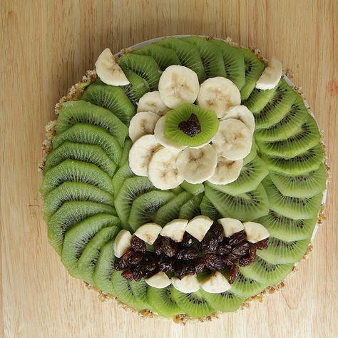 Fruit Platter For Kids, Healthy Tart Recipes, Healthy Fruit Tart Recipe, Healthy Tart, Fruit Platter Ideas Party, Monsters Inc Baby Shower, Monster Baby Showers, Monster Food, Monster Inc Birthday