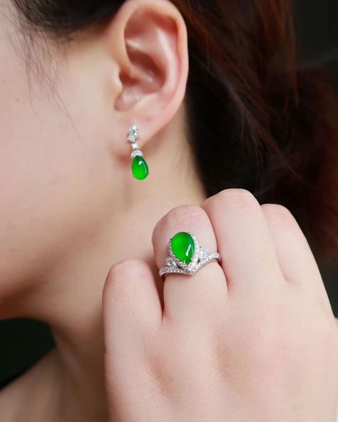 Jade Jewellery, Chinese Jewelry, Older Women Fashion, Chinese Design, Fancy Jewellery, Jade Ring, Jade Jewelry, Add Me, Type A