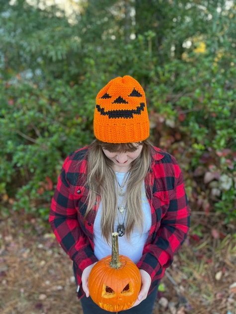 Crochet Jackolantern Hat, Halloween Beanies Crochet, Halloween Hats Crochet, Crochet Jack O Lantern Pattern, Crochet Halloween Beanie, Halloween Crochet Beanie, Crochet Pumpkin Hat Free Pattern, Halloween Crochet Hat, Crochet Jack O Lantern