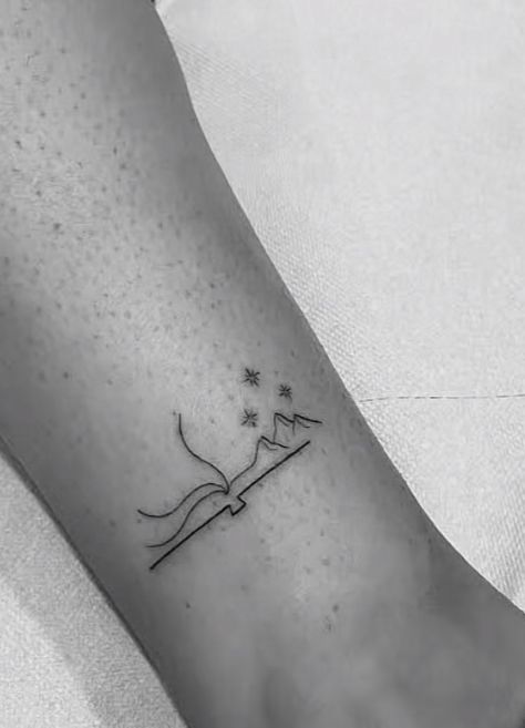 Book And Stars Tattoo, Acotar Star Tattoo, Velaris Stars Tattoo, Dainty Bookish Tattoos, Acotar Small Tattoo, Fine Line Acotar Tattoo, Book Mountain Tattoo, Acotar Tattoos Minimalist, Small Acotar Tattoo