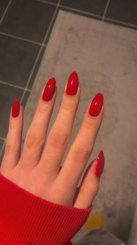 Red Nails By Skin Tone Range, Red Natural Nails, Red Nail Theory, 2023 Nails, Really Cute Nails, Trends 2023, Fiery Red, Perfect Nails, Red Nails