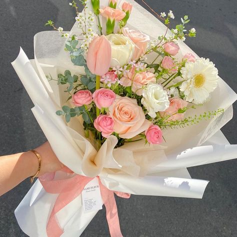 Bucket Flowers Aesthetic, Flower Bucket, Boquette Flowers, Flower Therapy, Beautiful Bouquet Of Flowers, Beautiful Bouquet, Fresh Flowers, Flowers Bouquet, Flower Art