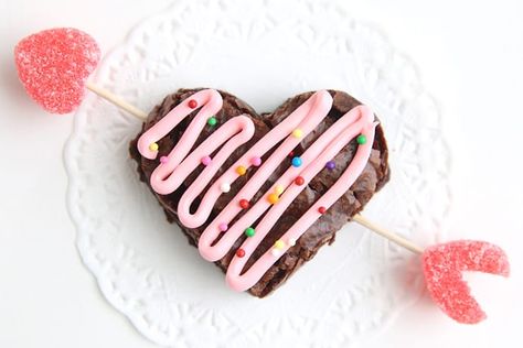 Heart Brownies, Valentine's Day Treats, Valentines Snacks, Treats To Make, Candy Poster, Valentine Treat, Heart Shaped Valentines, Valentine Desserts, Valentine Gifts For Husband