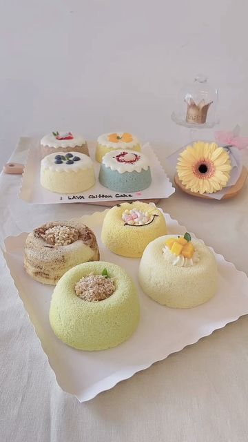 Chiffon Lava Cake, Chiffon Decorations Cake, Mini Cake Inspiration, Chiffon Cake Design, Chiffon Cake Decoration Ideas, Chiffon Cake Packaging, Chiffon Cake Decoration, Mini Chiffon Cake, Bread Character