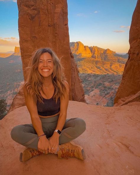 Discover even more ideas for you Hiking Picture Ideas, Hiking Pics, Hiking Fits, Granola Girl Aesthetic, Arizona Hiking, Mountain Girl, Hiking Pictures, Adventure Aesthetic, Arizona Travel