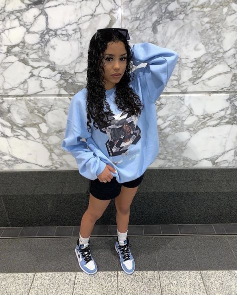 Blue Jordan 1 Outfit Women, Blue Jordans Outfit, Outfit With Jordan 1, Fits With Jordans, Outfits With Jordan 1s, Blue And White Jordans, Cute Outfits With Jordans, Jordan Outfit Women, Jordan 1 Outfit Women