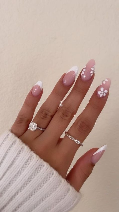 Elegant Almond Nails Classy, Almond Nails Classy, Europe Nails, Elegant Almond Nails, Blue And Silver Nails, Cruise Nails, Engagement Nails, Nails Classy, White Acrylic Nails