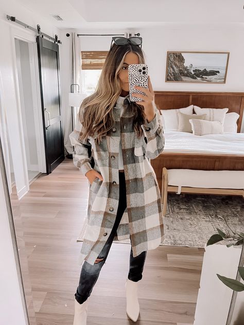 Shaket Jacket Outfit, Flannel Jacket Outfit, Shacket Outfit Women, Outfit Ideas Layout, Plaid Jacket Outfit, Flannel Shirt Outfit, Long Flannel, Shacket Outfit, Flannel Style