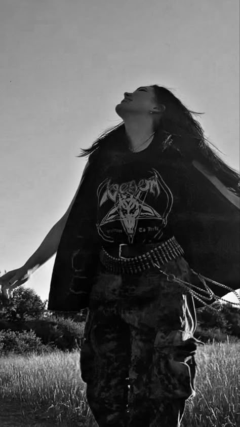 #heavymetal #metalhead #metalheadgirl #femalemetalhead #blackmetal #metal Black Metal Clothes, Black Metal Outfits Women, Metal Girl Aesthetic, Metal Head Girl, Female Metalhead, Metal Head Fashion, Metal Head Aesthetic, Metalhead Clothes, Black Metal Outfit