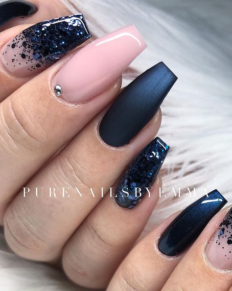 Classy Navy Nails, Dark Blue Blush Nails, Dark Blue And Rose Gold Nails, Blush And Navy Nails, Blush Pink And Navy Blue Wedding Nails, Dark Blue Fall Nail Designs, Navy Blue And Rose Gold Nails, Dark Blue And Pink Nails, Nude And Navy Nails