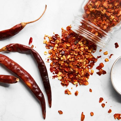 Red Pepper Flakes: What Are They and How to Make Your Own | Epicurious Crushed Red Pepper Recipes, Red Pepper Flakes Recipes, Flake Recipes, Dried Chili Peppers, How To Make Red, Dried Peppers, Lime Vinaigrette, Pepper Spice, Red Chili Peppers