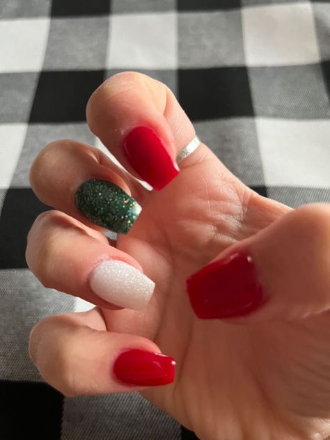 Christmas Nails Greens, White Red And Green Nails, Christmas Nails Short Red And Green, Christmas Gel Dip Nails, Simple Christmas Nails Solid Color, Simple Christmas Nails Dip Powder, Red And Green Dip Nails, Red And Green French Nails, Dip Nail Ideas Christmas